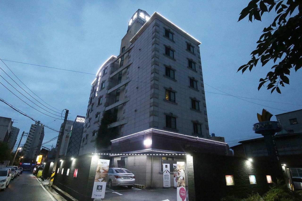 Hotel Rooky Tedžon Exteriér fotografie