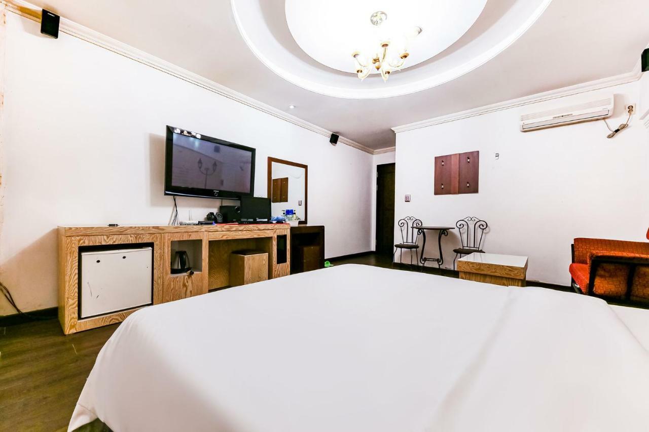 Hotel Rooky Tedžon Exteriér fotografie